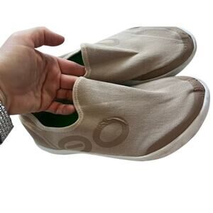 OOFOS OOMG Eezee Sport shoe recovery slides for men beige and white size 8